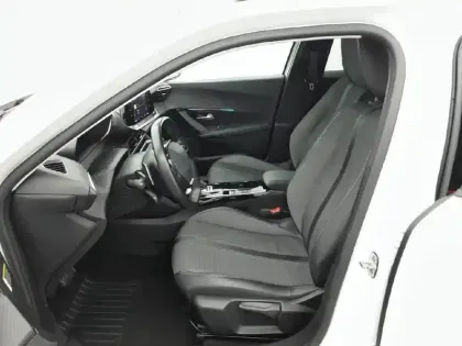 Photo 10 Peugeot 2008  PureTech 130 S&S EAT8