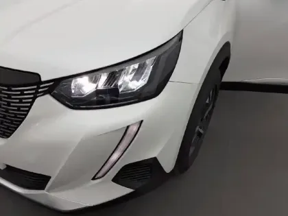 Photo 15 Peugeot 2008  PureTech 130 S&S EAT8