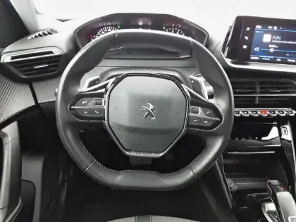 Photo 8 Peugeot 2008  PureTech 130 S&S EAT8