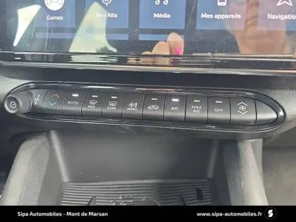 Photo 19 Alfa Romeo Junior  1.2 Ibrida 145 ch eDCT6