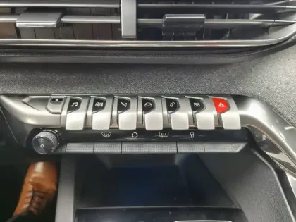 Photo 40 Peugeot 3008  Hybrid 225 e-EAT8