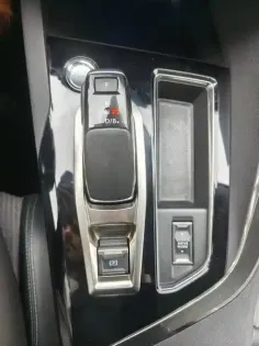 Photo 41 Peugeot 3008  Hybrid 225 e-EAT8