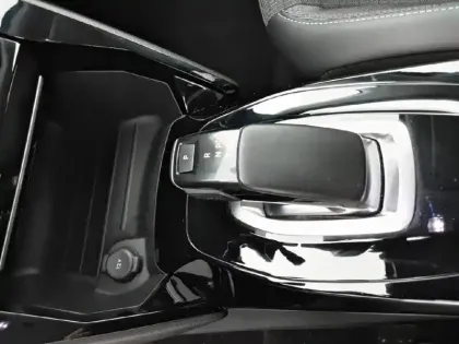 Photo 13 Peugeot 2008  Moteur électrique 136 ch