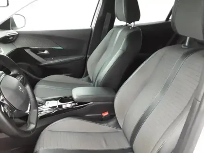 Photo 10 Peugeot 2008  Moteur électrique 136 ch