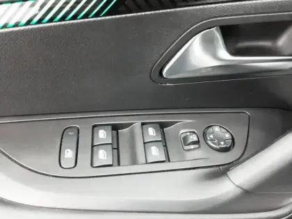 Photo 17 Peugeot 2008  Moteur électrique 136 ch