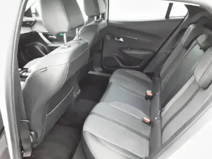 Photo 11 Peugeot 2008  Moteur électrique 136 ch