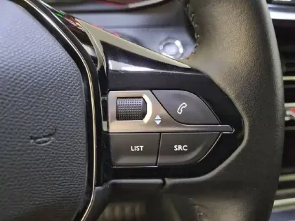 Photo 28 Peugeot 2008  PureTech 130 S&S BVM6