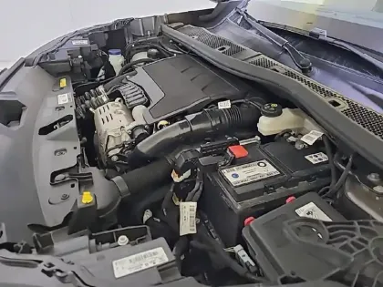 Photo 14 Peugeot 2008  PureTech 130 S&S BVM6