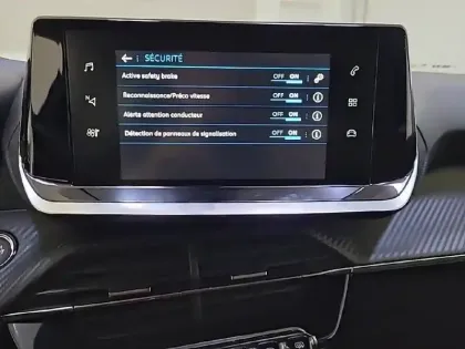 Photo 21 Peugeot 2008  PureTech 130 S&S BVM6