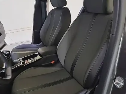 Photo 10 Peugeot 2008  PureTech 130 S&S BVM6