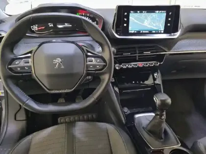 Photo 7 Peugeot 2008  PureTech 130 S&S BVM6