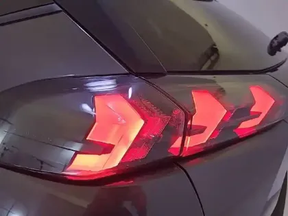 Photo 16 Peugeot 2008  PureTech 130 S&S BVM6