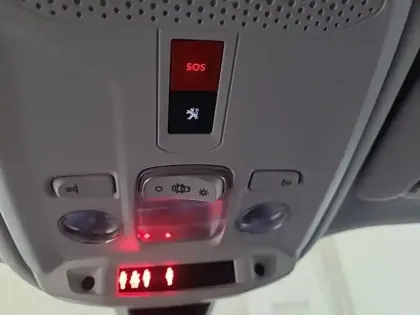 Photo 25 Peugeot 2008  PureTech 130 S&S BVM6