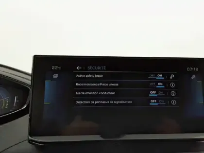 Photo 30 Peugeot 3008  Hybrid 225 e-EAT8