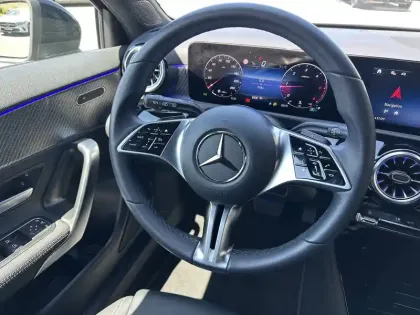 Photo 15 Mercedes Classe A  180 d 8G-DCT