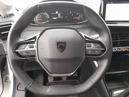 Photo 46 Peugeot 208  PureTech 100 S&S BVM6