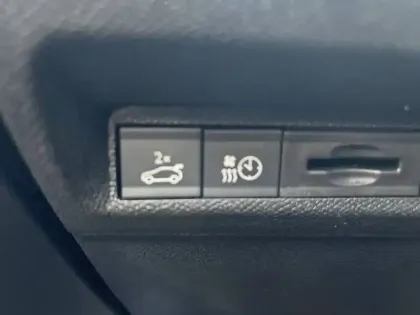 Photo 38 Peugeot 408  Electrique 58 kWh 210ch