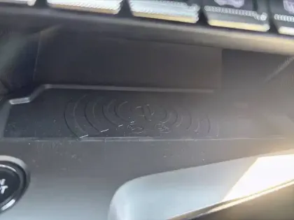 Photo 39 Peugeot 408  Electrique 58 kWh 210ch