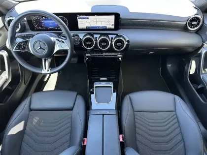 Photo 12 Mercedes Classe A  180 d 8G-DCT