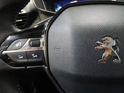 Photo 12 Peugeot 2008  e- 136ch Allure Pack