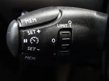 Photo 14 Peugeot 2008  e- 136ch Allure Pack