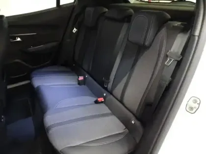 Photo 11 Peugeot 2008  e- 136ch Allure Pack