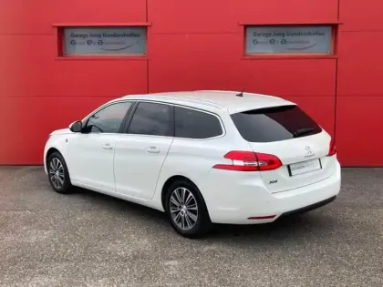 Photo 6 Peugeot 308  SW 1.2 Essence 130ch S&S Roadtrip