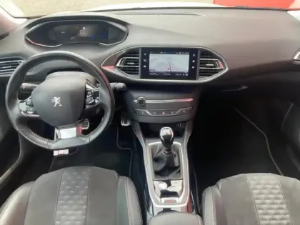 Photo 7 Peugeot 308  SW 1.2 Essence 130ch S&S Roadtrip