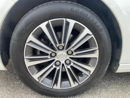 Photo 10 Peugeot 308  SW 1.2 Essence 130ch S&S Roadtrip