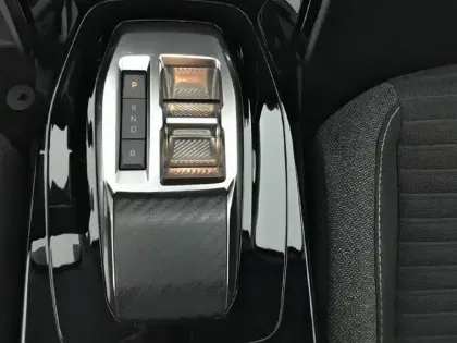 Photo 38 Peugeot 208  Electrique 50 kWh 136ch