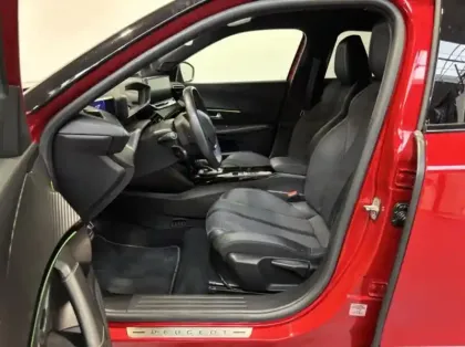 Photo 8 Peugeot 2008  e- 136ch GT