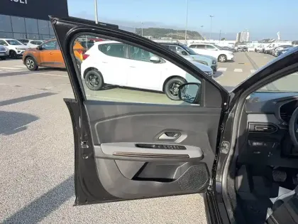 Photo 10 Dacia Jogger  Hybrid 140 7 places GSR2