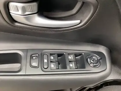 Photo 23 Jeep Renegade  1.3 Turbo T4 190 ch PHEV AT6 4xe eAWD