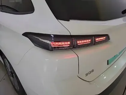 Photo 46 Peugeot 308  SW BlueHDi 130ch S&S EAT8