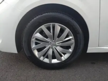 Photo 10 Peugeot 208  PureTech 75 S&S BVM5