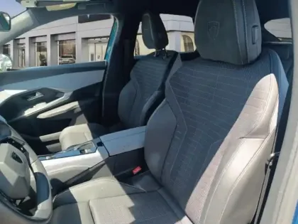 Photo 8 Peugeot 3008  1.2 Hybrid 136ch Allure e-DCS6