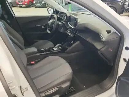 Photo 12 Peugeot 2008  e- 136ch Allure Pack