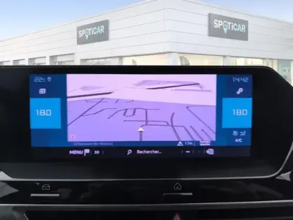 Photo 10 Citroën C4 e- 136 ch Automatique Shine