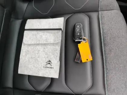 Photo 15 Citroën C4 e- 136 ch Automatique Shine