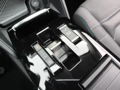 Photo 23 Citroën C4 e- 136 ch Automatique Shine