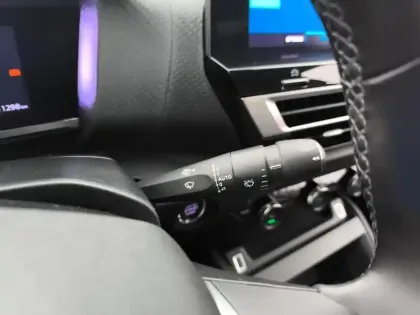 Photo 16 Citroën C4 e- 136 ch Automatique Shine