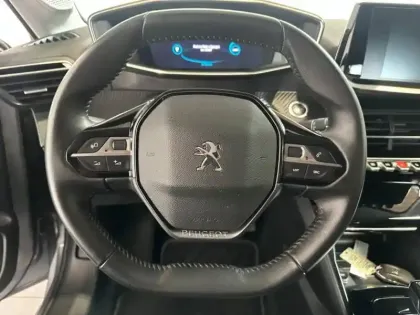 Photo 13 Peugeot 208  e- 136ch Allure