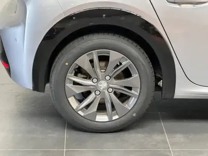 Photo 10 Peugeot 208  e- 136ch Allure