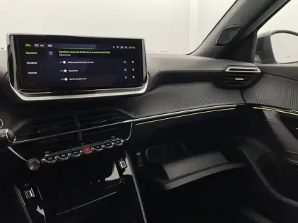 Photo 24 Peugeot 2008  PureTech 130 S&S EAT8