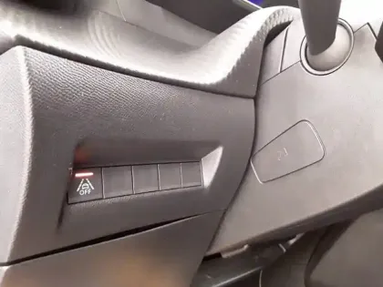 Photo 20 Peugeot 208  Electrique 50 kWh 136ch