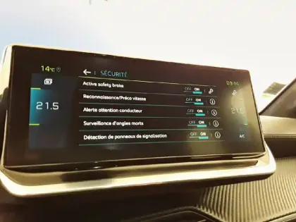 Photo 19 Peugeot 208  Electrique 50 kWh 136ch