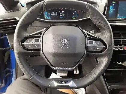 Photo 7 Peugeot 208  Electrique 50 kWh 136ch