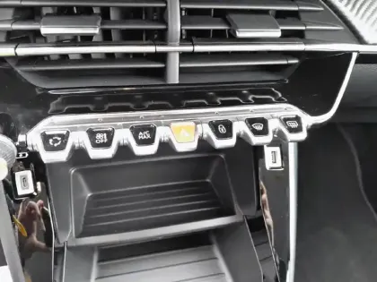 Photo 11 Peugeot 208  PureTech 75 S&S BVM5