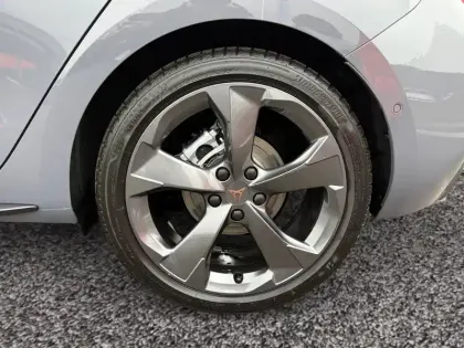 Photo 8 Cupra Leon  1.5 eTSI Hybrid 150 ch DSG7