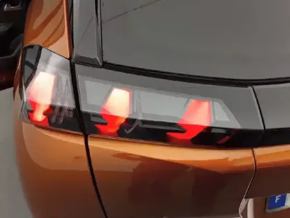 Photo 16 Peugeot 2008  Moteur électrique 136 ch